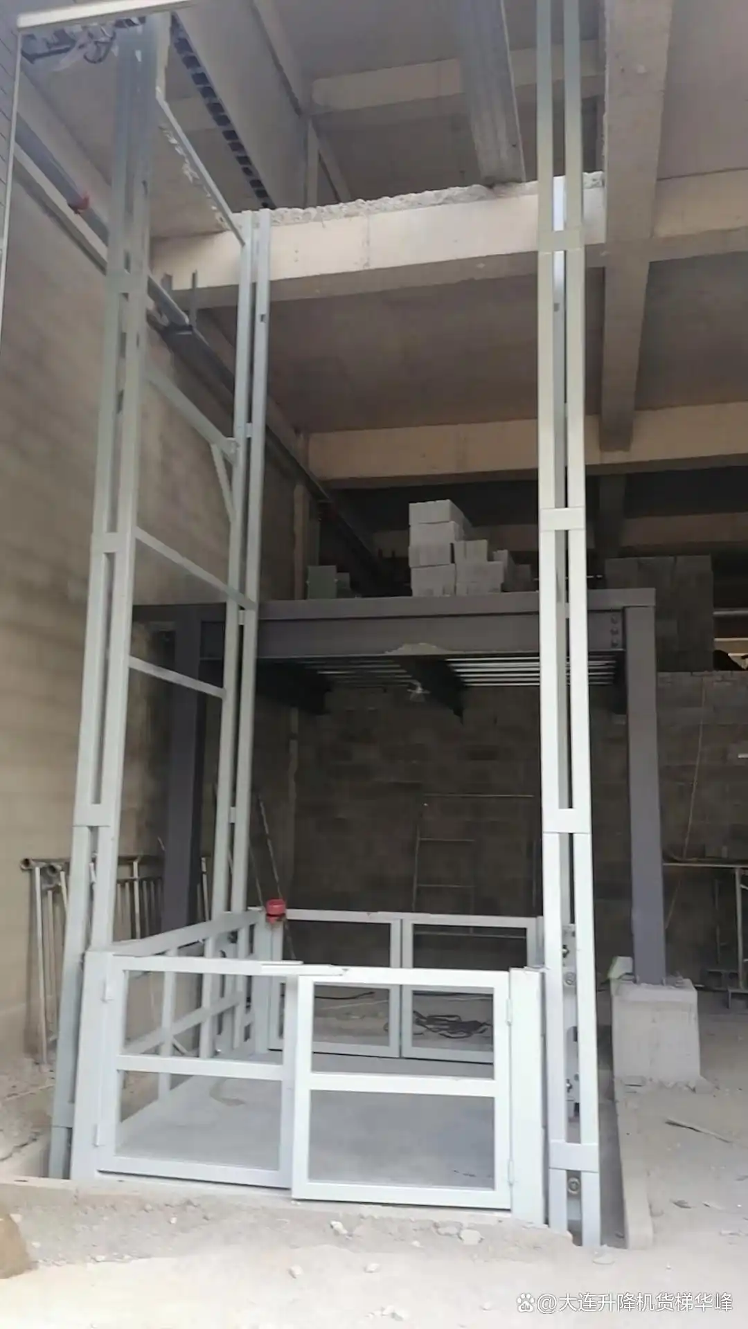 购买导轨货梯升降机需要注意的事项